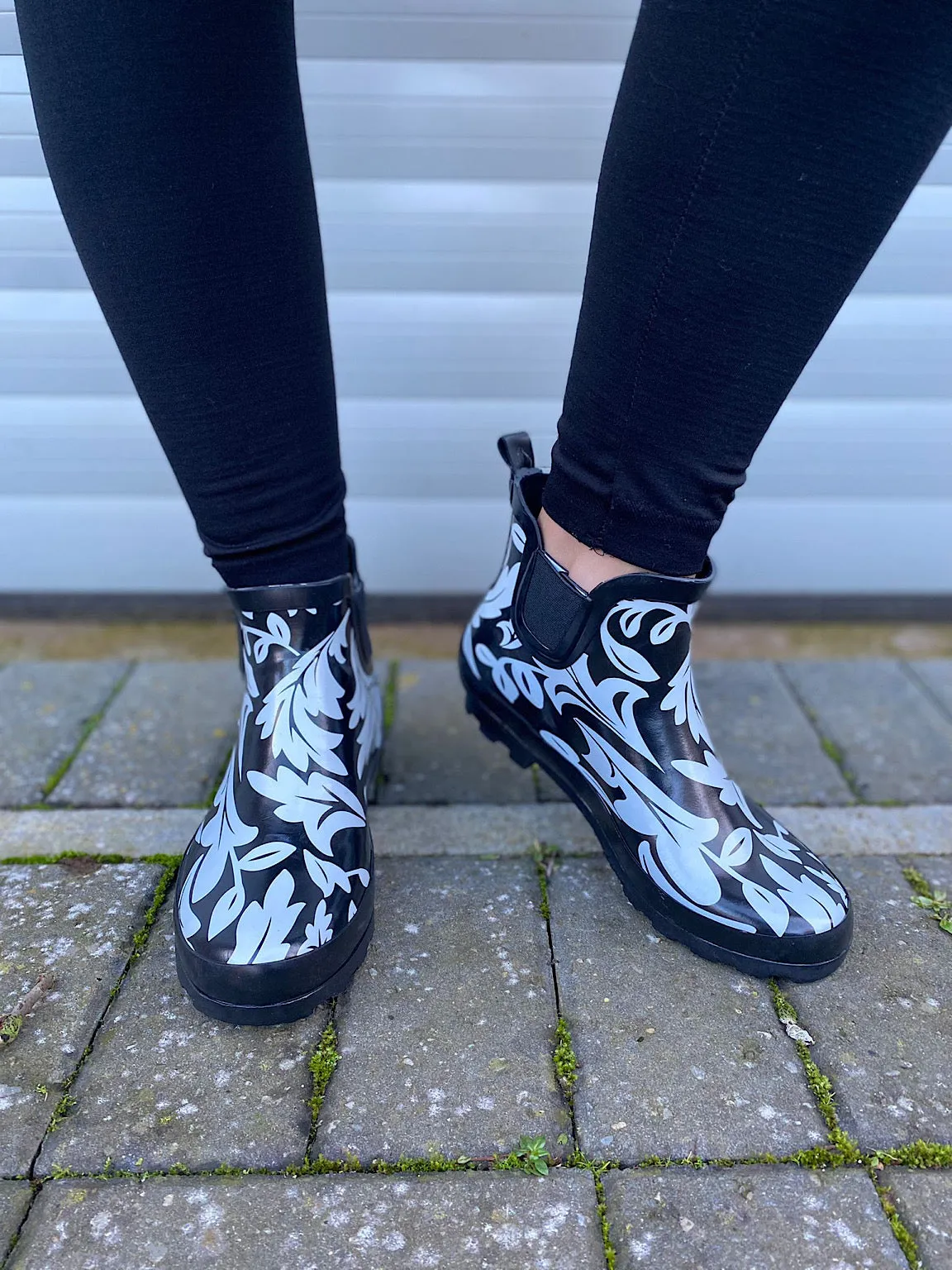 Black Leaf Pattern Ankle Wellie