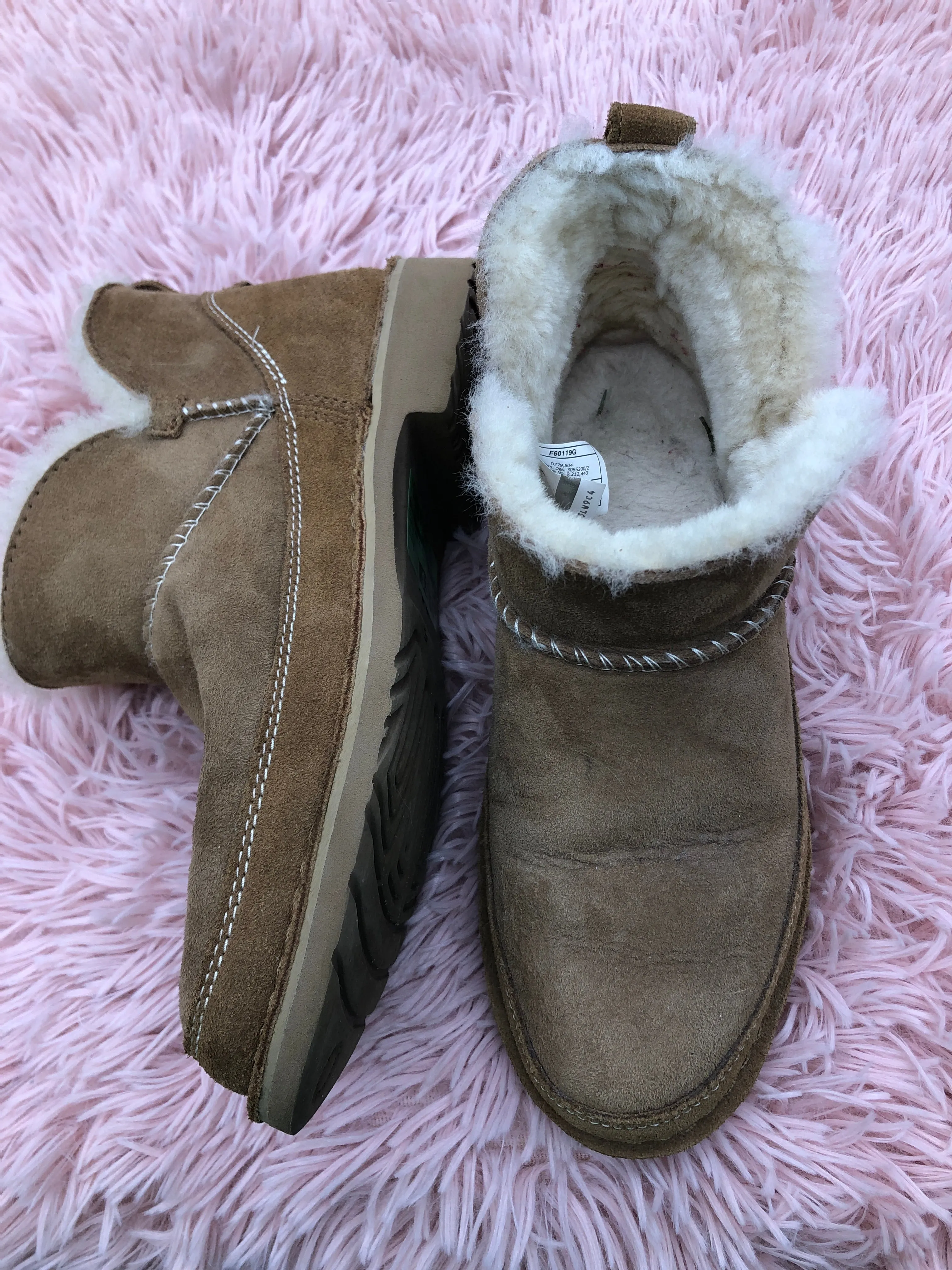 Boots Ankle Flats By Ugg  Size: 8