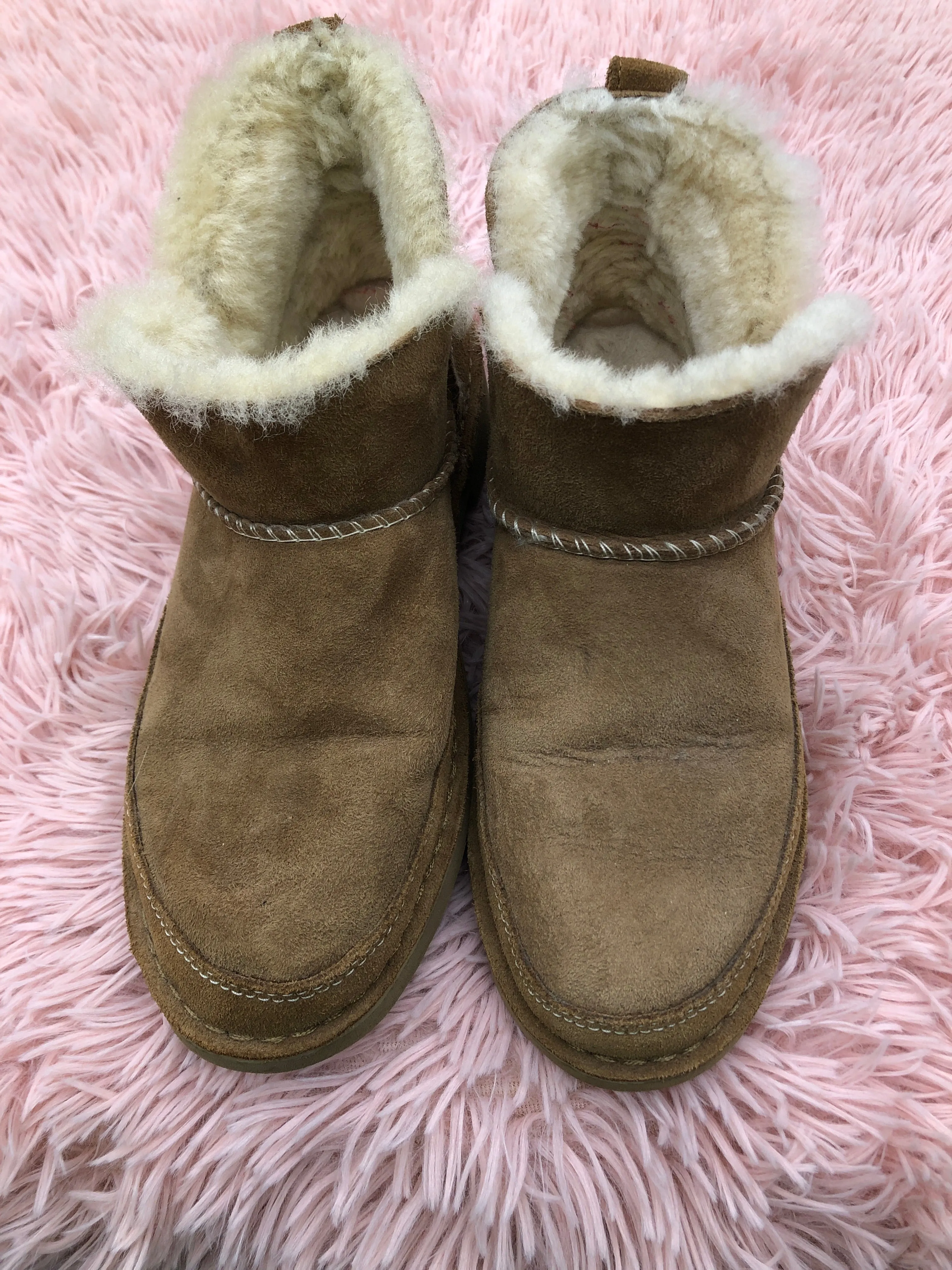 Boots Ankle Flats By Ugg  Size: 8